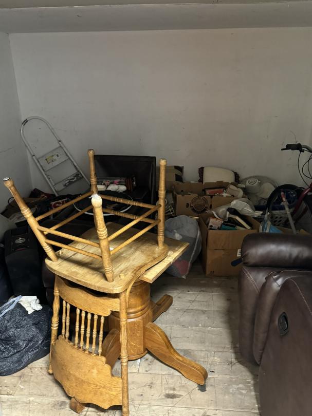 Storage Unit Auction in Niagara Falls , NY at UHaul of Niagara Falls ends on 9th April, 2024 8